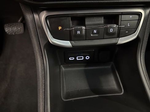 Used 2024 GMC Terrain SLT AWD/4WD image 17