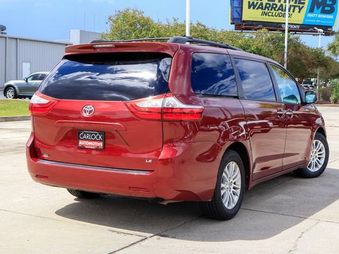Used 2016 Toyota Sienna XLE FWD image 3