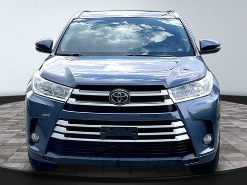 Used 2018 Toyota Highlander XLE AWD/4WD image 2