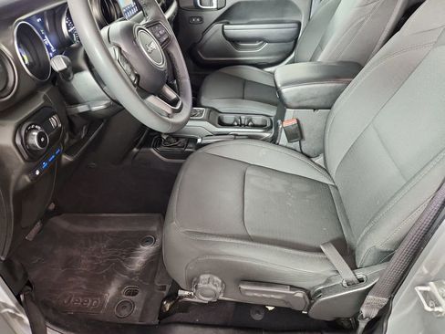 Used 2023 Jeep Wrangler Unlimited image 10