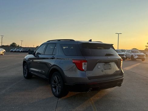 Used 2021 Ford Explorer XLT w/ Equipment Group 202A RWD image 16