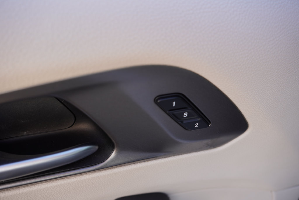 Used 2024 Chrysler Pacifica Limited FWD image 25