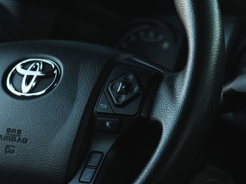 Used 2019 Toyota Tacoma SR image 19