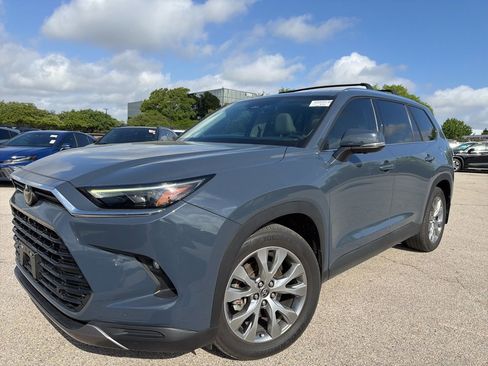 Used 2024 Toyota Grand Highlander FWD image 1