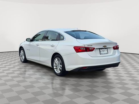 Used 2017 Chevrolet Malibu LT w/ Leather Package FWD image 5