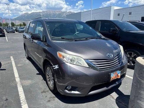 Used 2011 Toyota Sienna XLE w/ Premium Pkg FWD image 2