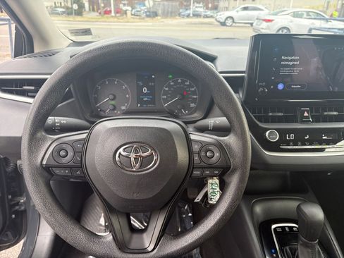 Used 2025 Toyota Corolla LE image 33