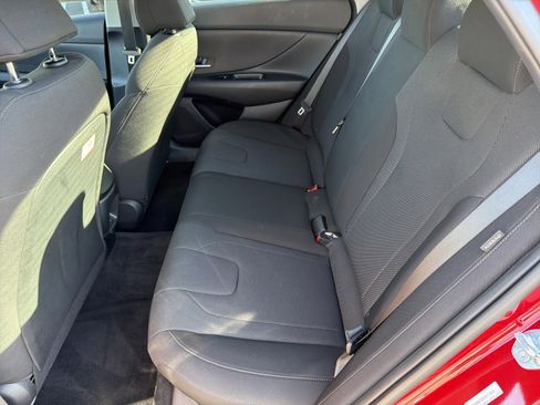 Used 2025 Hyundai Elantra SE image 27