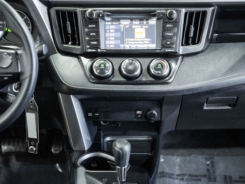 Used 2016 Toyota RAV4 LE image 19
