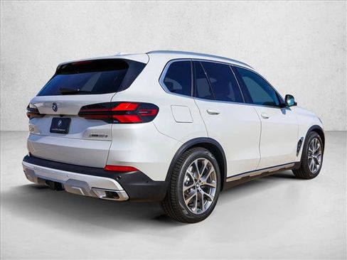 Used 2026 BMW X5 xDrive50e w/ Climate Comfort Package AWD/4WD image 5