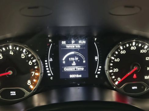 Used 2018 Jeep Renegade Latitude w/ Popular Equipment Group FWD image 10