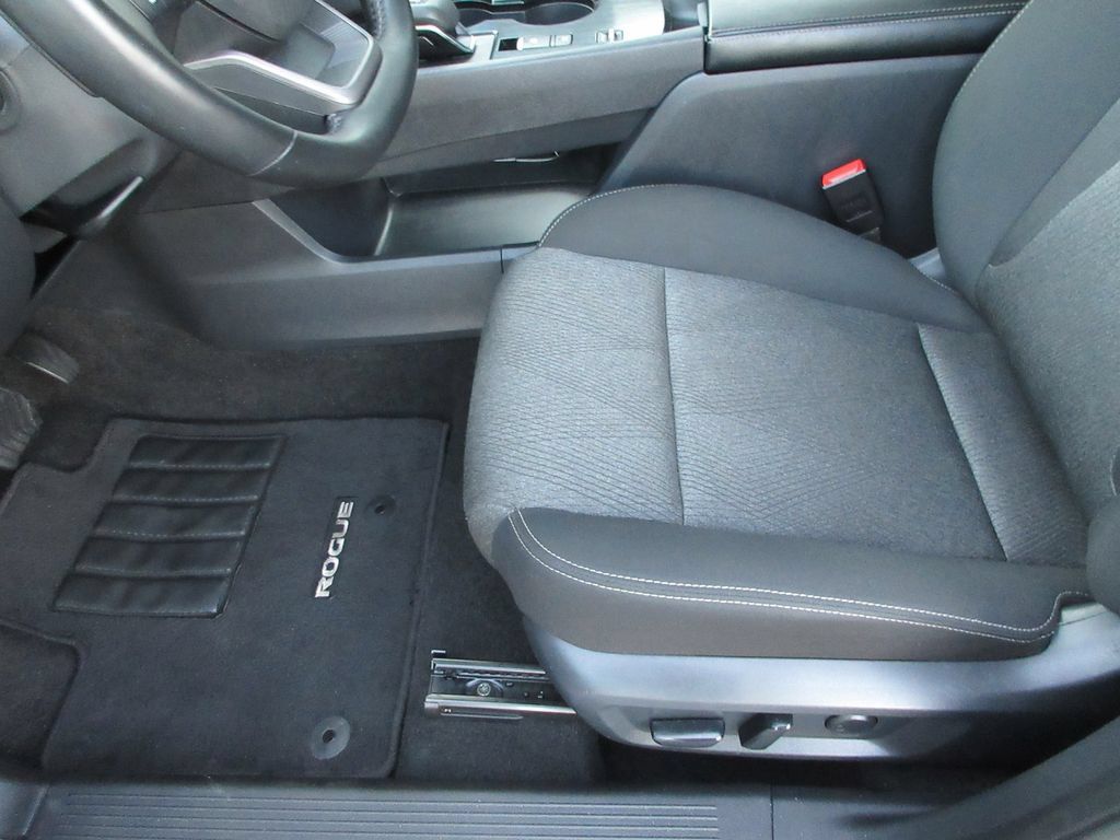 Used 2025 Nissan Rogue SV FWD image 20