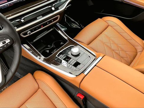 Used 2025 BMW X5 xDrive40i w/ Executive Package image 17