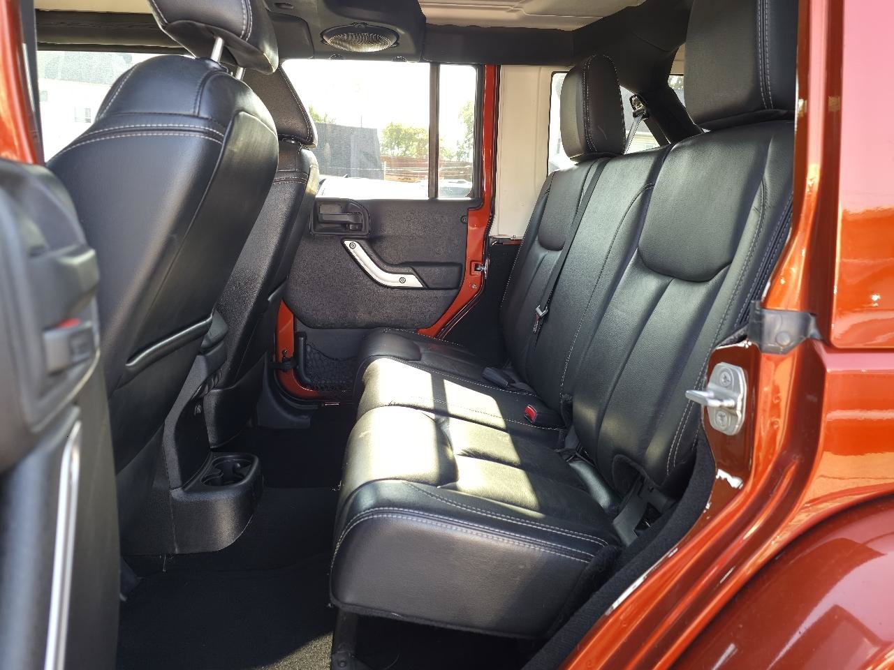 Used 2014 Jeep Wrangler Unlimited Sahara w/ Connectivity Group AWD/4WD image 12