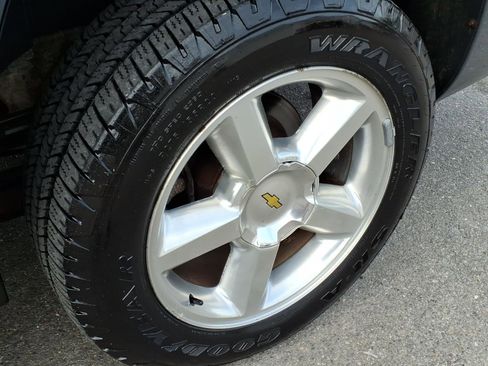 Used 2009 Chevrolet Avalanche LT w/ Convenience Package #1 RWD image 10