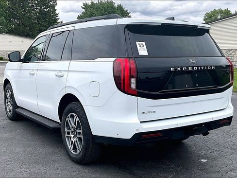 Used 2025 Ford Expedition Active AWD/4WD image 3