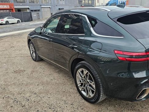 Used 2022 Genesis GV70 2.5T w/ Advanced Package image 2