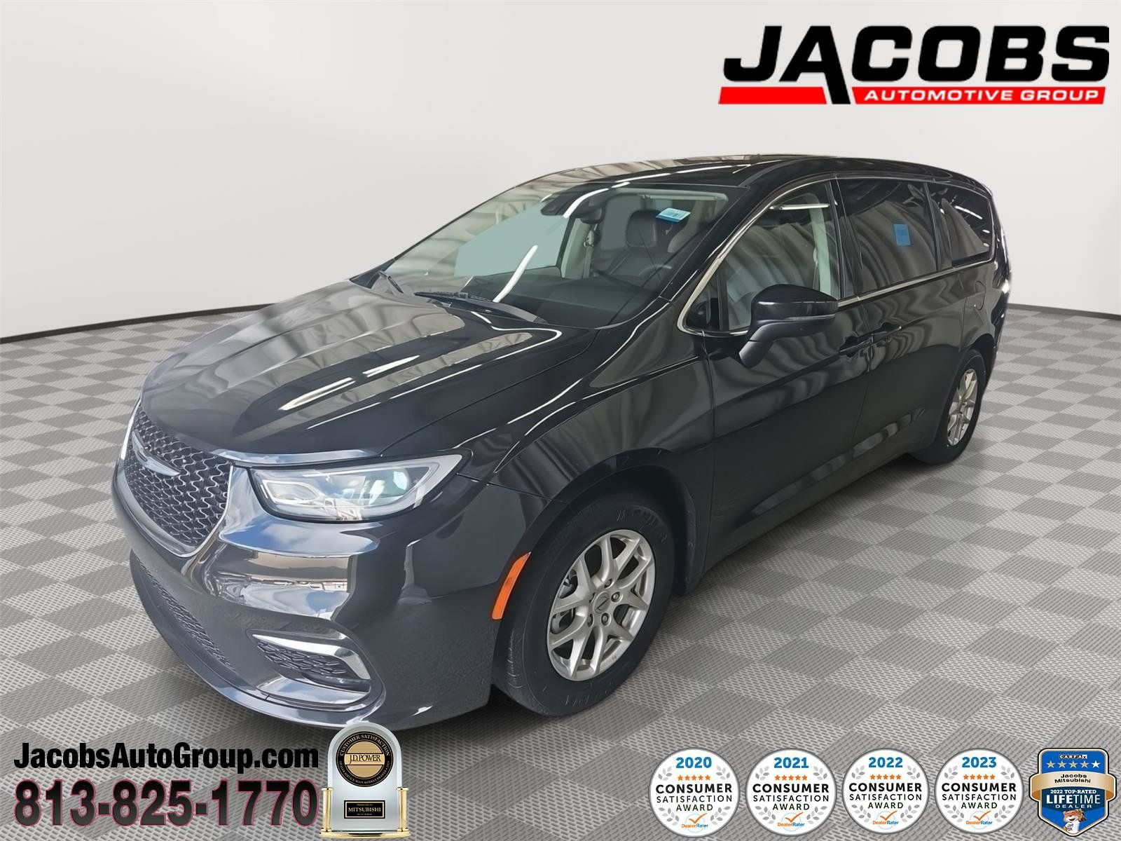 Used 2023 Chrysler Pacifica Touring-L FWD image 1