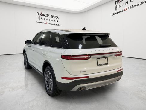 New 2026 Lincoln Corsair Premiere FWD image 8