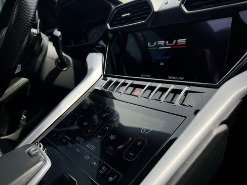 Used 2022 Lamborghini Urus image 48