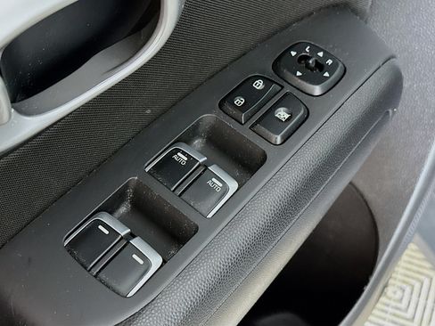 Used 2018 Kia Soul + FWD image 17