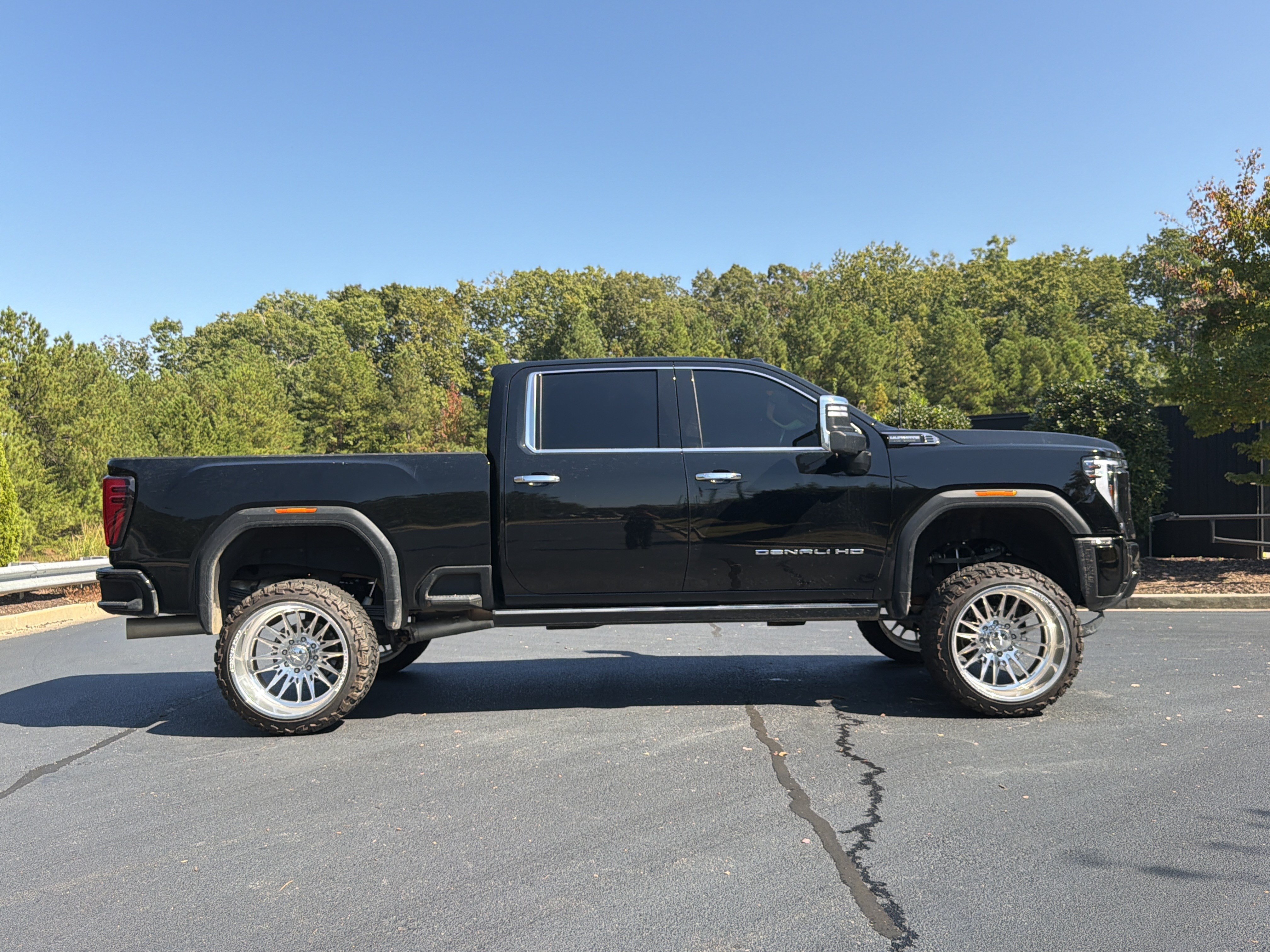 Used 2025 GMC Sierra 2500 Denali Ultimate AWD/4WD image 5