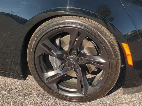 Used 2022 Chevrolet Camaro LT w/ Technology Package image 11