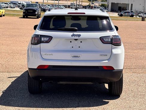 Used 2023 Jeep Compass Latitude w/ Sun and Sound Group AWD/4WD image 6