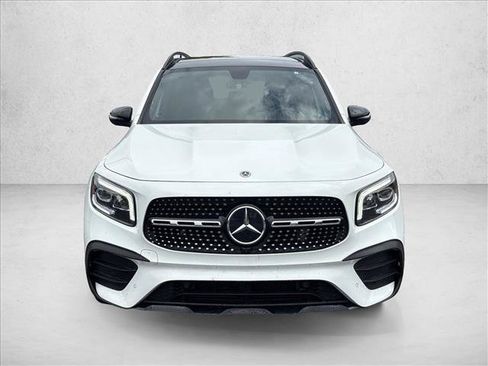 Used 2021 Mercedes-Benz GLB 250 4MATIC image 2