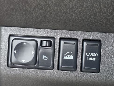 Used 2018 Nissan Frontier PRO-4X image 11