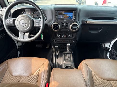 Used 2017 Jeep Wrangler Unlimited Sahara AWD/4WD image 35