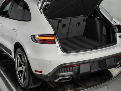 Used 2026 Porsche Macan AWD/4WD image 31