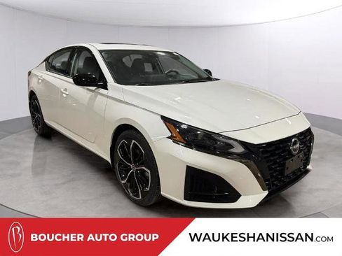 Certified 2023 Nissan Altima 2.5 SR w/ SR Premium Package AWD/4WD image 1