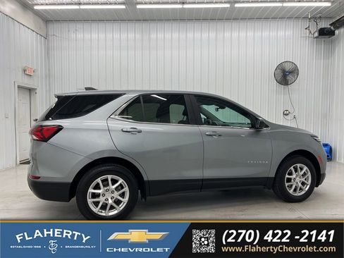 Used 2023 Chevrolet Equinox LT AWD/4WD image 2