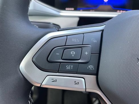 New 2026 Volkswagen Taos SE FWD image 18