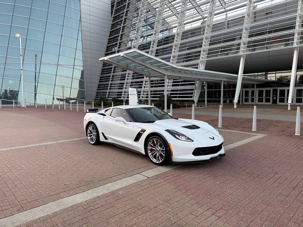 Used 2016 Chevrolet Corvette Z06 w/ 3LZ Preferred Equipment Group RWD image 1
