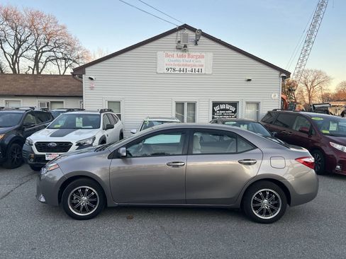Used 2015 Toyota Corolla LE FWD image 2