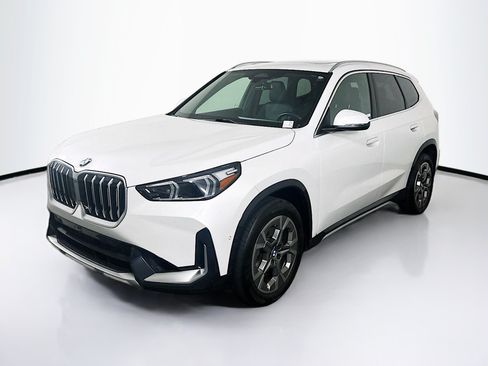 Used 2025 BMW X1 xDrive28i AWD/4WD image 3