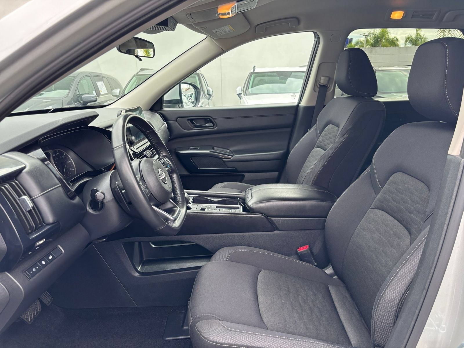 Used 2025 Nissan Pathfinder SV FWD image 28