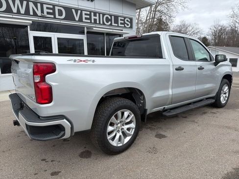 Used 2020 Chevrolet Silverado 1500 Custom w/ Custom Value Package image 3