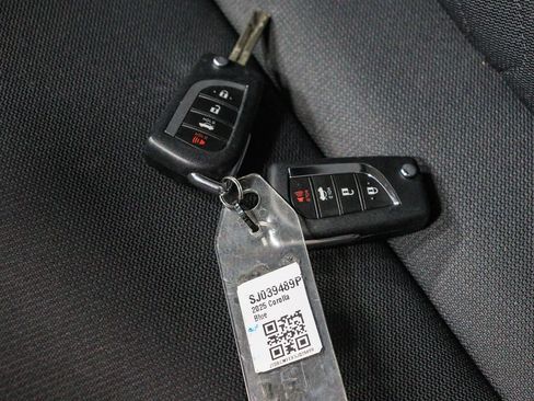 Certified 2025 Toyota Corolla LE FWD image 30