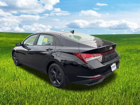 Used 2023 Hyundai Elantra SEL image 8