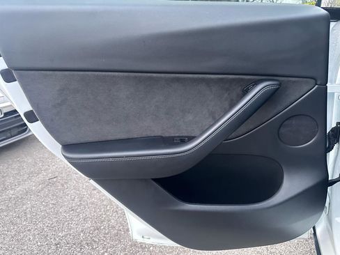 Used 2022 Tesla Model Y Long Range image 19