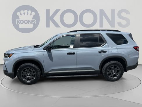 Used 2024 Honda Pilot TrailSport image 2