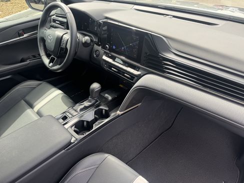 Used 2025 Toyota Camry SE w/ Convenience Package image 19