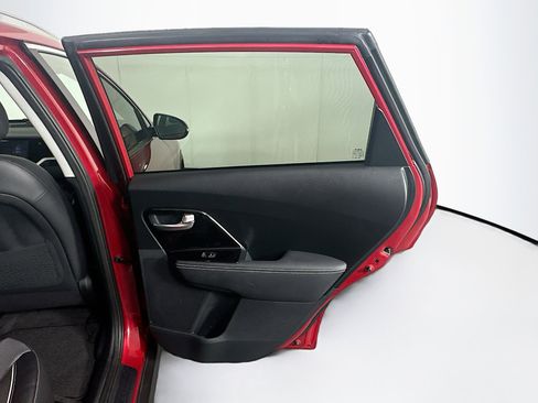 Used 2022 Kia Niro EX image 28