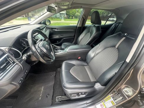 Used 2018 Toyota Camry SE w/ Moonroof Package FWD image 12