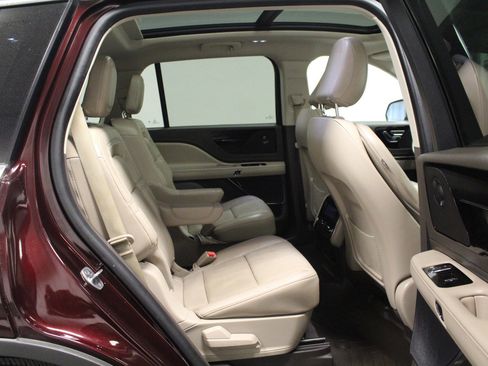 Used 2022 Lincoln Aviator Reserve w/ Equipment Group 201A image 16