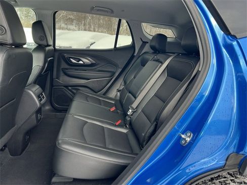 Used 2024 GMC Terrain SLT image 17