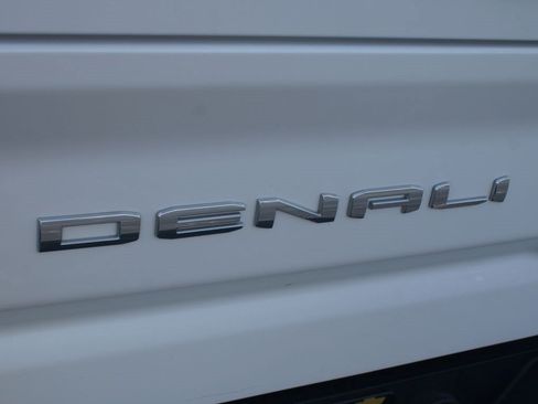 Used 2020 GMC Sierra 2500 Denali w/ Denali Ultimate Package AWD/4WD image 19